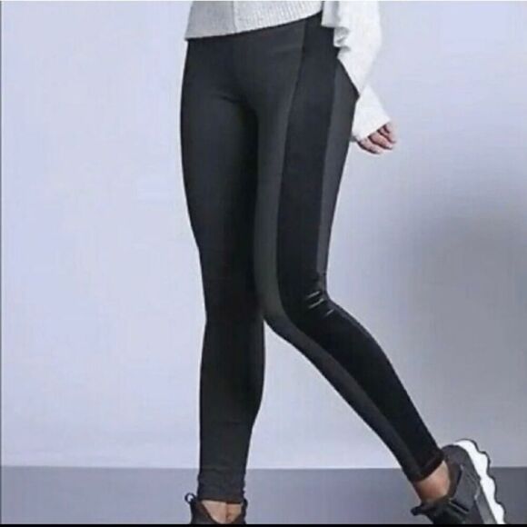 Athleta Metro Velvet Tux Leggings Mid Waisted Black Stripe Gym Fitness Yoga XS - Picture 1 of 7